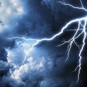 चट्याङ लागेर मोरङमा दुई महिला घाइते, एक जना गम्भीर