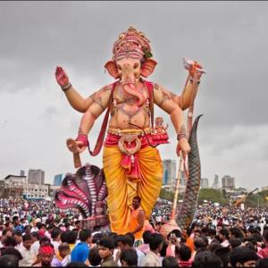 आज २०८१ साउन ८ गते मङ्‌गलबार : भगवान श्री गणेशकाे दर्शन गर्दै हेर्नुहाेस राशिफल 