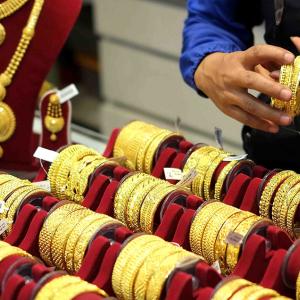 सुनको मूल्य १६०० रुपैयाँ बढ्दा चाँदीको बढ्यो ३० रुपैयाँ