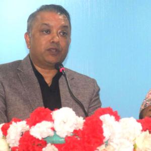 आत्मदाहको प्रयासपछि उपचारका क्रममा निधन भएका विवेक मण्डलका सन्तानको शिक्षाको जिम्मा गगन थापाले लिने