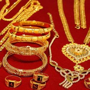 सुनको भाउ ८०० रुपैयाँ घट्यो, चाँदीको ३० रुपैयाँ