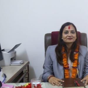 निशा मेहता स्वास्थ्यमन्त्री भएपछि विराट मेडिकल कलेजद्वारा बधाई