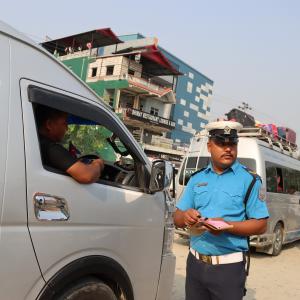 यात्रुबाहक सवारी साधनमा भाडादर अनुगमन तीव्र, बढी भाडा लिने तथा भाडादर नराख्ने १४ चालक कारवाहीमा