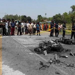 दुई वटा मोटरसाइकल ठोक्किँदा लागेको आगोमा परी ३ जना विद्यार्थीको मृत्यु, ३ जना घाइते