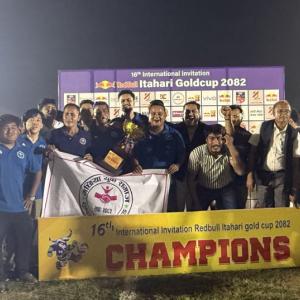 गछिया युवा समाजले जित्यो इटहरी गोल्डकपको उपाधि, खेलको ८७ औँ मिनेटमा गोल गर्दै पराजित गर्याे प्लानिङ ब्वाइजलाई