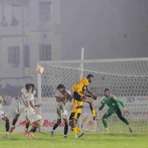 सुन्दरहरैंचाको गछिया युवा समाज विदेशी टोली नाइजेरियालाई हराउँदै पुग्यो इटहरी गोल्डकपको सेमीफाइनलमा