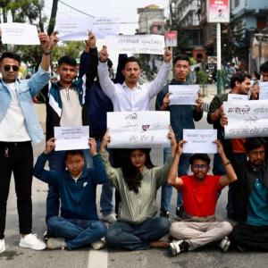 मन्त्रीको सम्पत्तिको स्रोत खुलाउन माग गर्दै माइतीघरमा प्रदर्शन