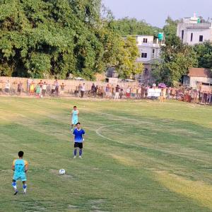 आयोजक सुन्दरहरैंचा नगरपालिका बाहिरियो मेयर गोल्डकपको प्रतिष्पर्धाबाट आयोजक सुन्दरहरैंचा नगरपालिका बाहिरियो मेयर गोल्डकपको प्रतिष्पर्धाबाट
