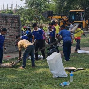 पीएलओ ग्रुप र लायन्स क्लब अफ इन्द्रपुरको आयोजनामा सामुदायिक सरसफाइ पीएलओ ग्रुप र लायन्स क्लब अफ इन्द्रपुरको आयोजनामा सामुदायिक सरसफाइ