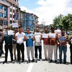 स्थायी नियुक्ति रोक्ने निर्णयको विरोधमा युवा निस्किए सडकमा