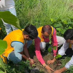 शेषनारायण दिव्यधाममा लायन्स क्लबहरूको संयुक्त वृक्षरोपण तथा खाद्यान्न वितरण