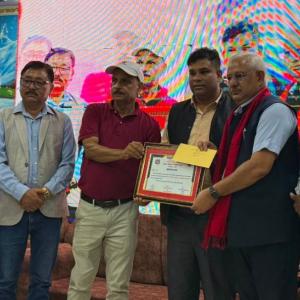 विश्व आदर्श कलेजका प्राचार्य गणेश दुलाल सम्मानित