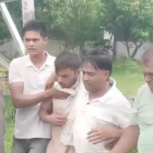 मलंगवामा टेलिकम टावरमा चढेका युवकको उद्धार मलंगवामा टेलिकम टावरमा चढेका युवकको उद्धार