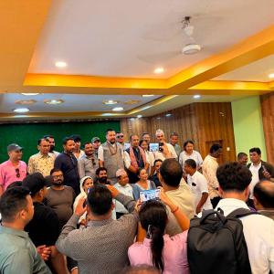 मन्त्री श्रेष्ठको आग्रहः सरकारका कामको निगरानीसँगै आवश्यक ठाउँमा खबरदारी गर्नुस्
