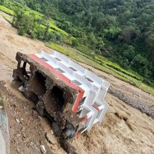 बाढी र पहिरोले तनहुँमा २४ घरमा क्षति 