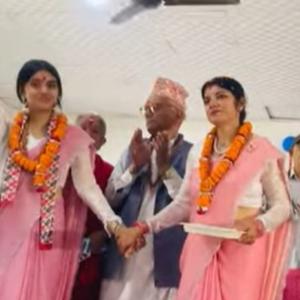 आमाछोरीका दुई कृति एकै मञ्चमा विमोचित आमाछोरीका दुई कृति एकै मञ्चमा विमोचित