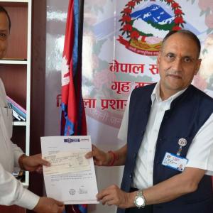 न्युरो अस्पतालद्वारा बाढीपीडितको राहतका लागि २१ लाख रुपैयाँ सहयोग न्युरो अस्पतालद्वारा बाढीपीडितको राहतका लागि २१ लाख रुपैयाँ सहयोग
