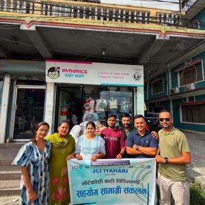 इटहरी जेसीजले बाढीपीडितलाई पठायो करिब १२ लाख रुपैयाँ बराबरको राहत सामग्री इटहरी जेसीजले बाढीपीडितलाई पठायो करिब १२ लाख रुपैयाँ बराबरको राहत सामग्री
