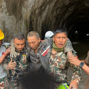 अपर त्रिशूली–१ को सुरुङबाट चिनियाँ नागरिकको गरियो ११ औँ दिनमा जीवितै उद्धार अपर त्रिशूली–१ को सुरुङबाट चिनियाँ नागरिकको गरियो ११ औँ दिनमा जीवितै उद्धार