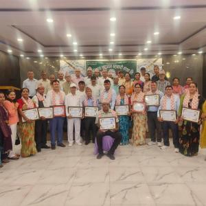 लघुउद्यम टोल विकास सहकारीको अध्यक्षमा पुनः राजेन्द्रकेशरी घिमिरे, बाढीपीडितलाई ५१ हजार सहयोग गरिने लघुउद्यम टोल विकास सहकारीको अध्यक्षमा पुनः राजेन्द्रकेशरी घिमिरे, बाढीपीडितलाई ५१ हजार सहयोग गरिने