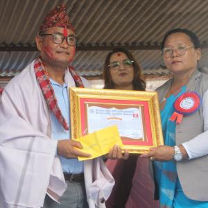 बाल दिवसमा चुलाचुलीको बाल क्लबद्वारा दुई जना शिक्षक सम्मानित बाल दिवसमा चुलाचुलीको बाल क्लबद्वारा दुई जना शिक्षक सम्मानित