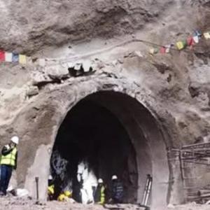 सुपर सेती हाइड्रोको बाटो खन्ने क्रममा पहिरो खस्दा धनकुटा र खोटाङ घर भएका कामदारको मृत्यु