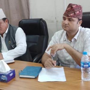 सङ्खुवासभाका दुई सडक आयोजनामा पटकपटक म्याद थप्दा पनि काम नभएपछि ठेक्का तोड्ने मन्त्रीको चेतावनी