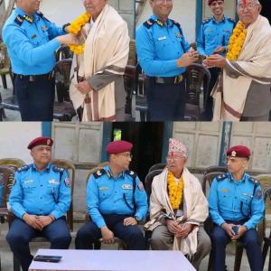 ८७ वर्षीय पूर्व असईको घरमा पुगेर डीआईजीले गरे सम्मान ८७ वर्षीय पूर्व असईको घरमा पुगेर डीआईजीले गरे सम्मान