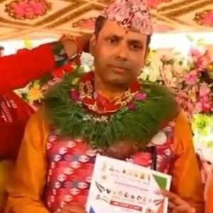 इटहरीका कमलप्रसाद दाहालले पाए महात्मा गान्धी विश्वशान्ति अवार्ड 